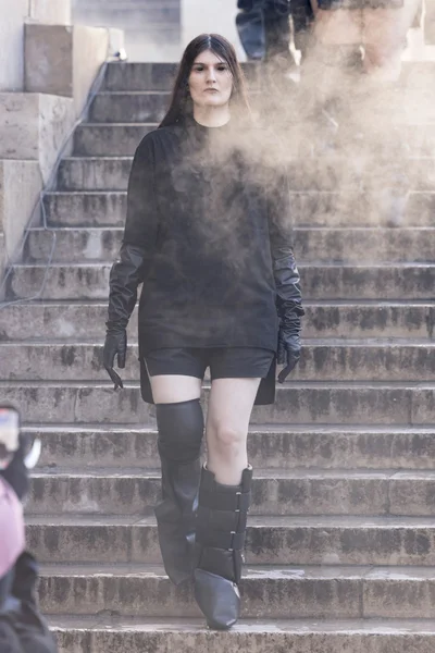 Look 1